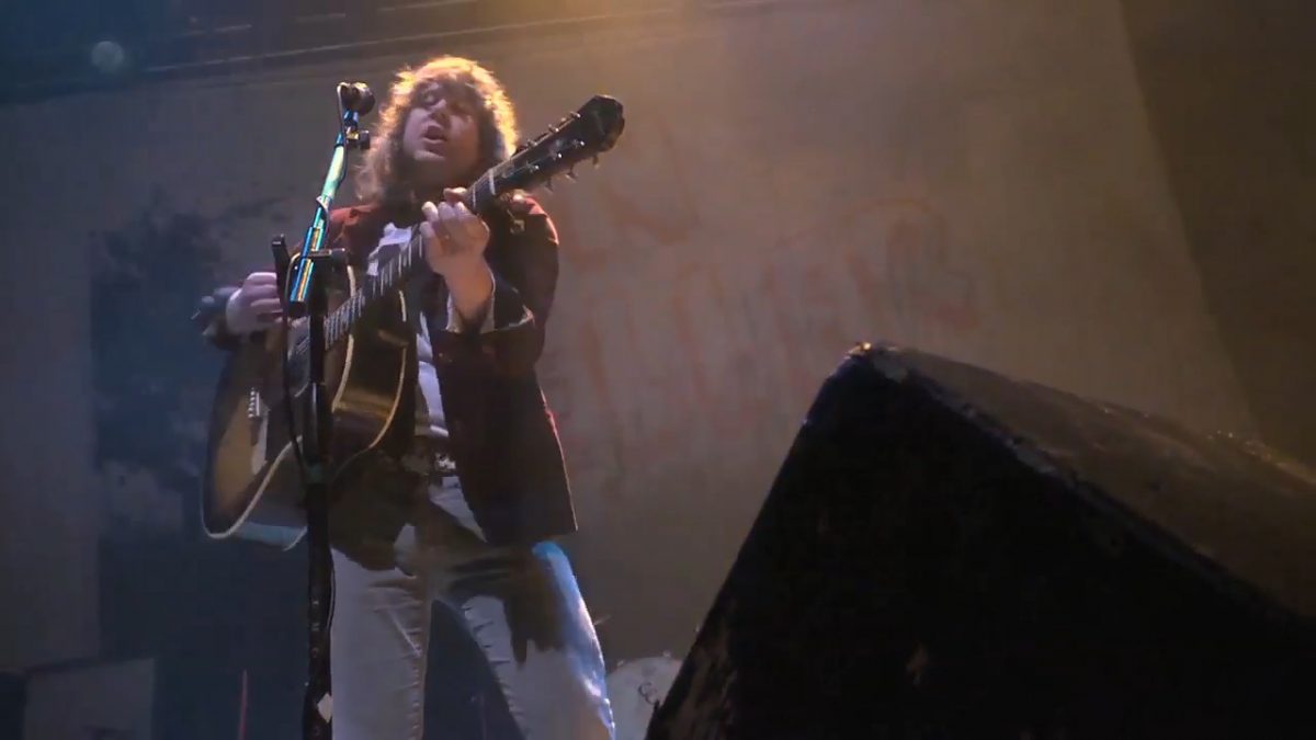 43566995-00_04_18_23-still002