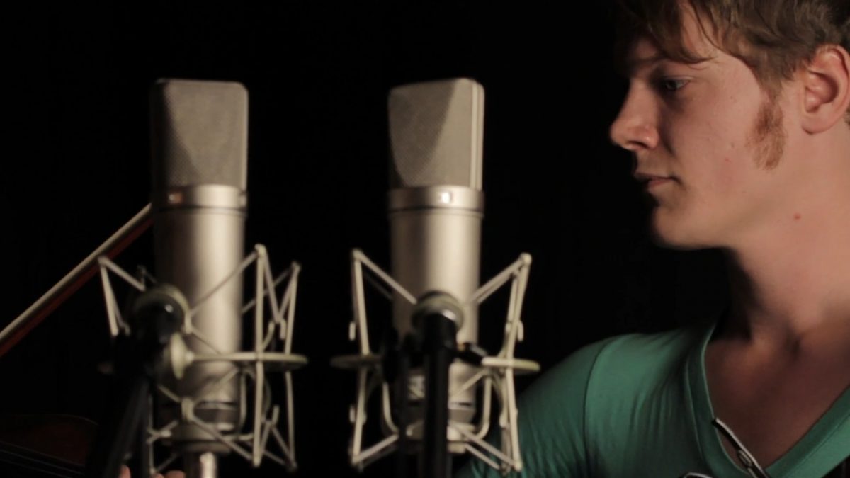 43566995-00_05_32_06-still003