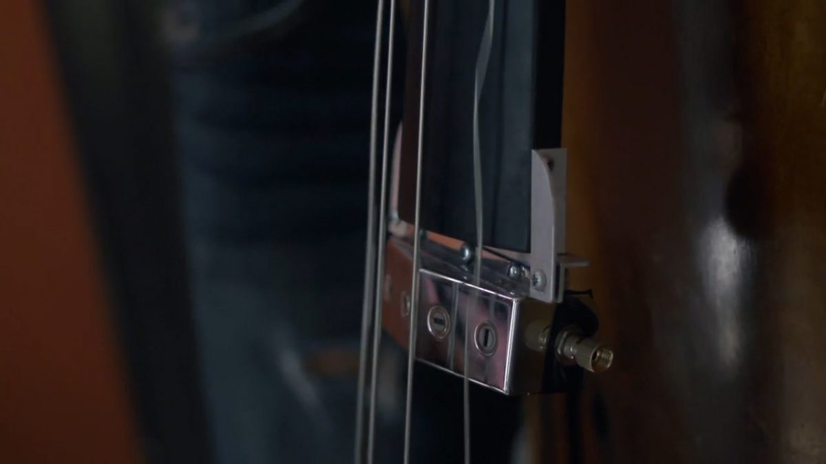 43566995-00_44_21_27-still018