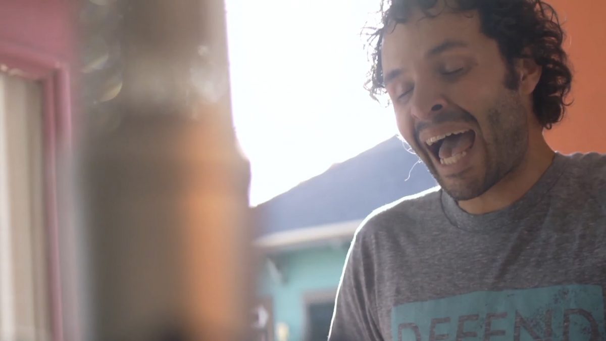 43566995-00_46_10_01-still016